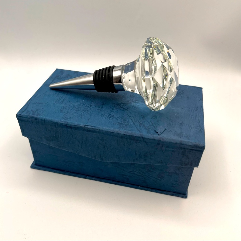 BNIB CRYSTAL GLASS WINE BOTTLE STOPPER